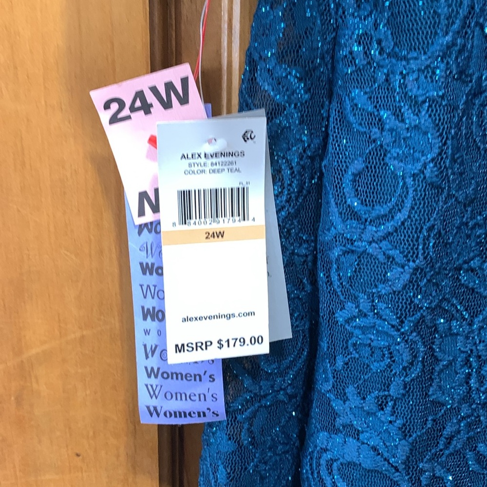 Dress - Picture 3 of 6